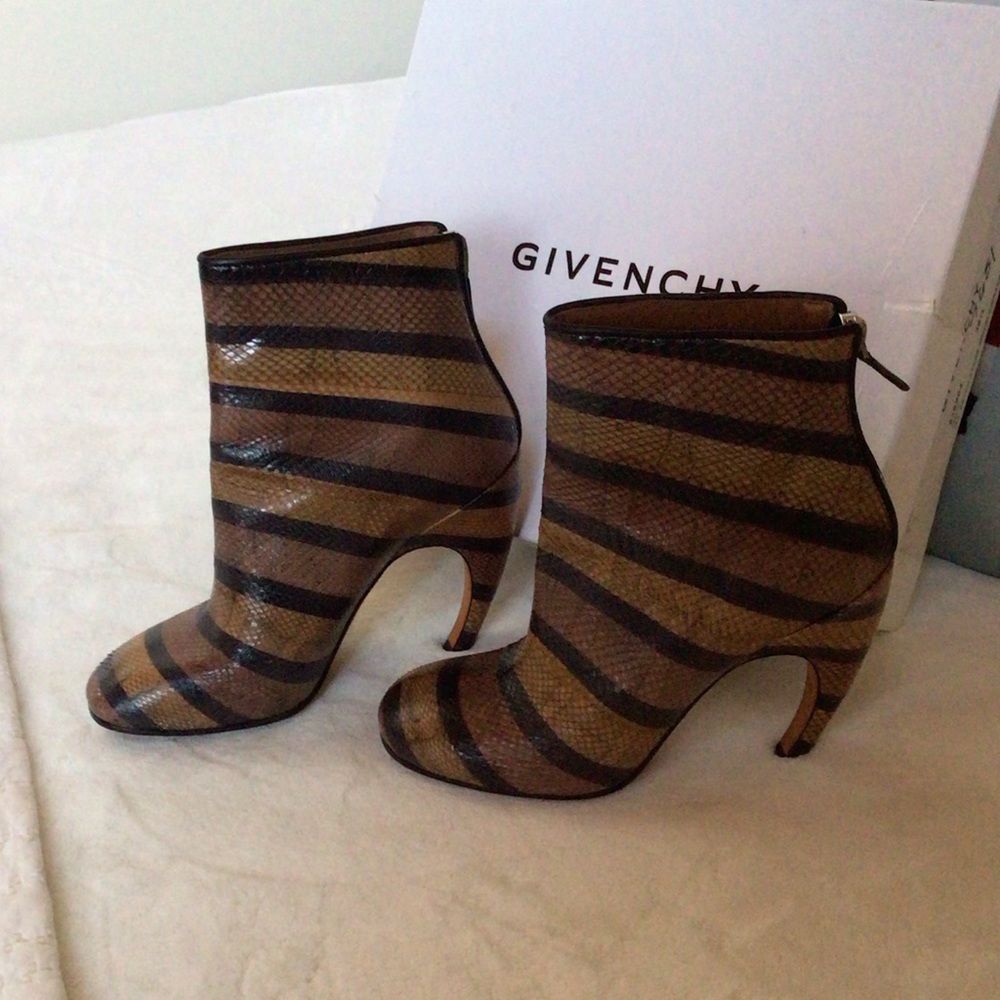 Givenchy Patch.Ayer’s boot, 38.5 - Picture 2 of 16